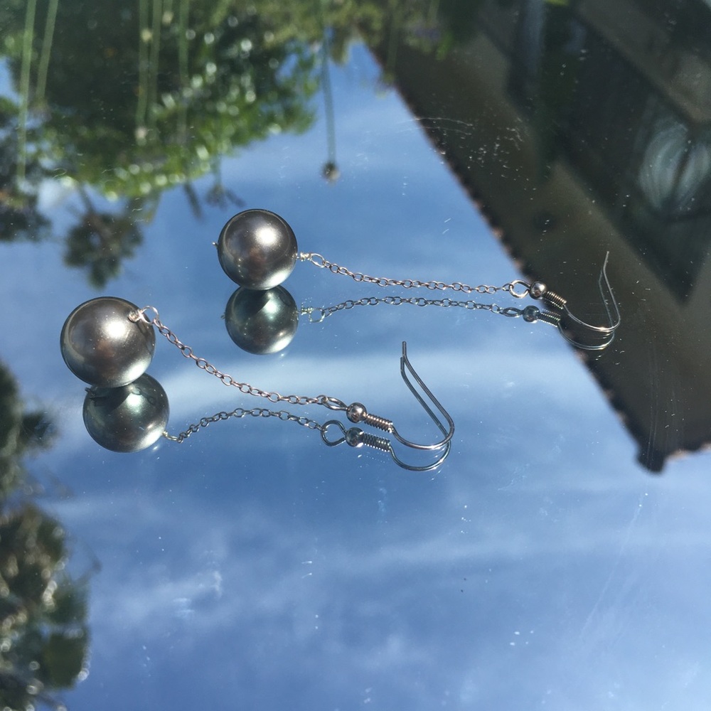 black pearl earrings